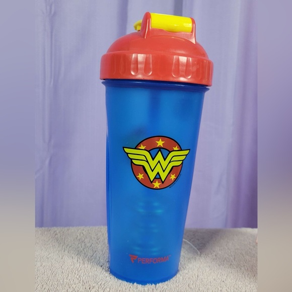 Wonder Woman Protein Shake Bottle - Picture 4 of 4